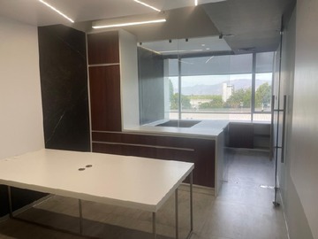 Arriendo Mensual / Oficina / Colina