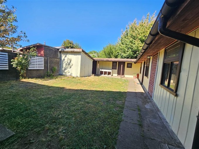 Patio posterior, bodegas