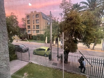 Vista desde la ventana de la oficina hacia la calle