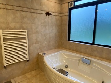 Toallero y jacuzzi