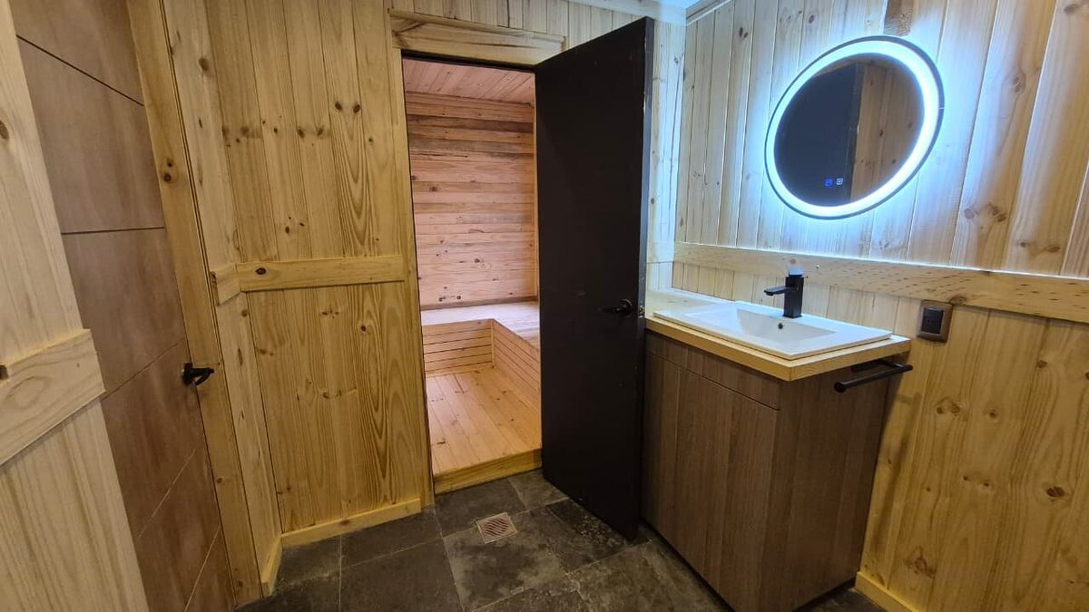 Baño Habitación Principal con Sauna