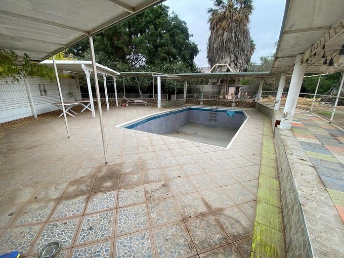 área piscina con cierre