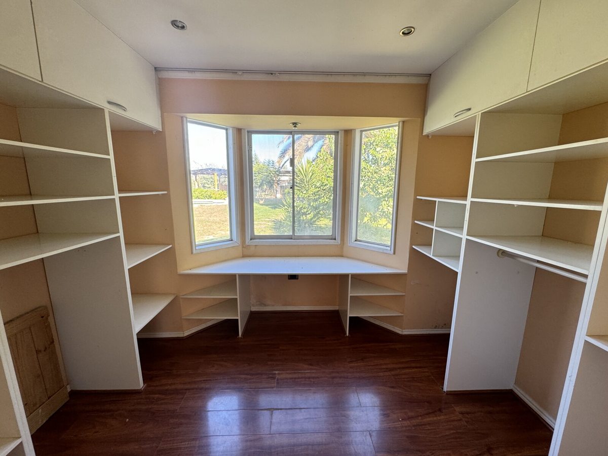 Walking Closet Suite