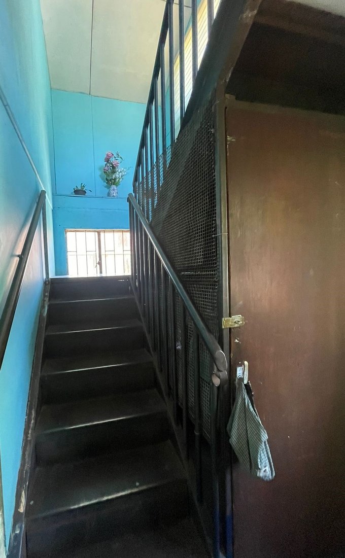 acceso segundo piso y bodega