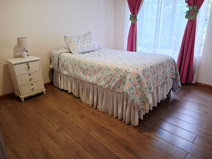 Dormitorio con baño