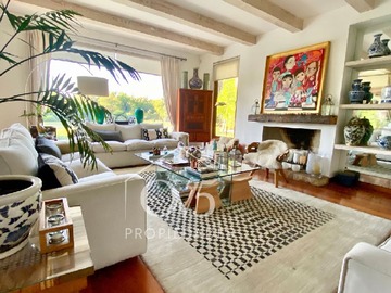 Venta / Casa / Colina