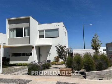 Venta / Casa / Colina