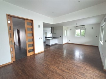 Venta / Casa / Colina