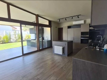 Venta / Casa / Colina