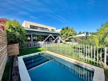 Venta / Casa / Colina