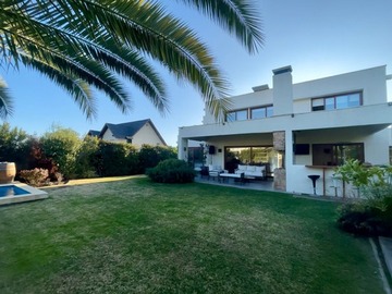 Venta / Casa / Colina
