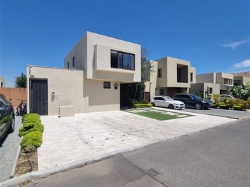 Venta / Casa / Colina