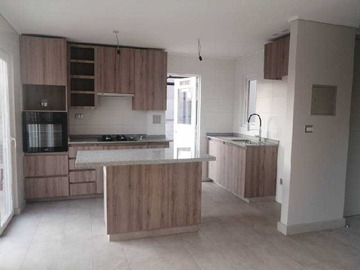 Venta / Casa / Colina