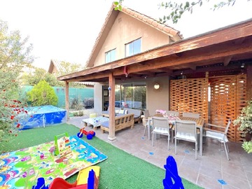 Venta / Casa / Colina