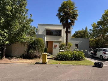 Venta / Casa / Colina