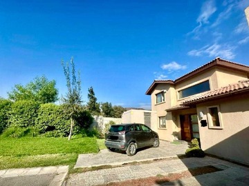 Venta / Casa / Colina