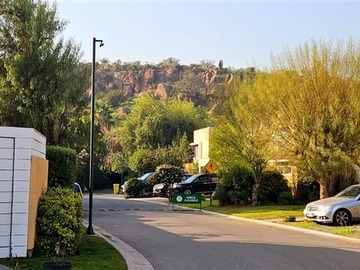 Venta / Casa / Colina