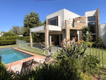 Venta / Casa / Colina