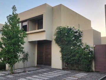 Venta / Casa / Colina