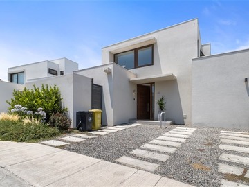 Venta / Casa / Colina