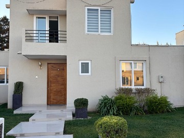 Venta / Casa / Colina