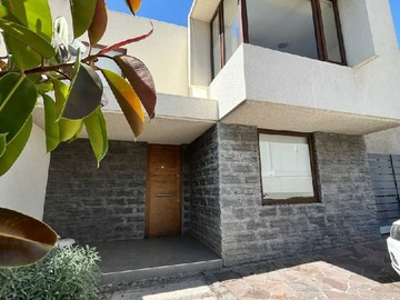 Venta / Casa / Colina