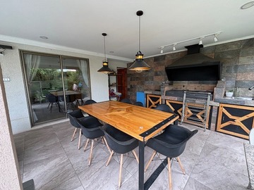 Venta / Casa / Colina