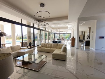 Venta / Casa / Colina