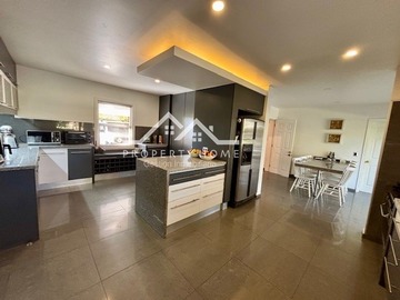 Venta / Casa / Colina