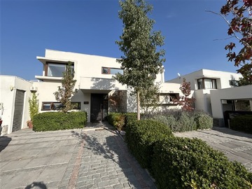 Venta / Casa / Colina