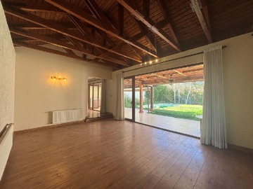 Venta / Casa / Colina