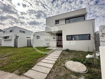 Venta / Casa / Colina