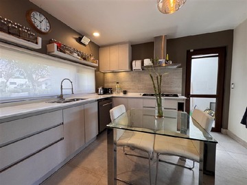 Venta / Casa / Colina