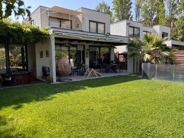 Venta / Casa / Colina