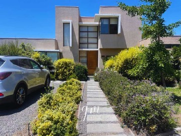 Venta / Casa / Colina