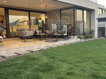 Venta / Casa / Colina
