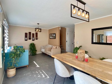 Venta / Casa / Colina