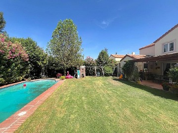 Venta / Casa / Colina
