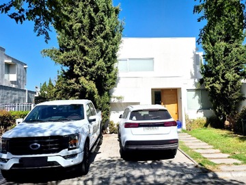 Venta / Casa / Colina