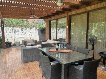 Venta / Casa / Colina