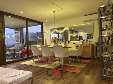 Venta / Casa / Colina