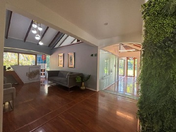 Venta / Casa / Colina