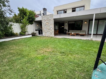 Venta / Casa / Colina