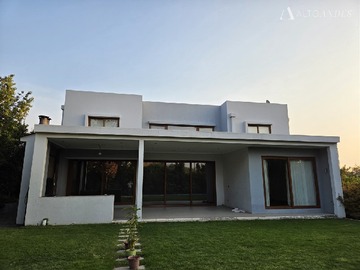 Venta / Casa / Colina