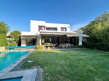 Venta / Casa / Colina