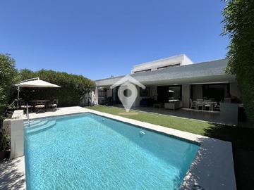 Venta / Casa / Colina