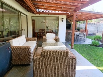Venta / Casa / Colina