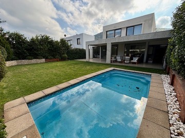 Venta / Casa / Colina
