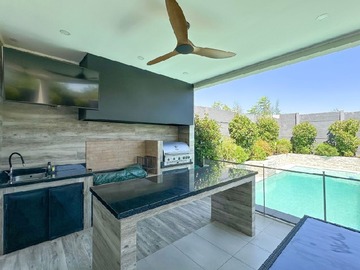 Venta / Casa / Colina