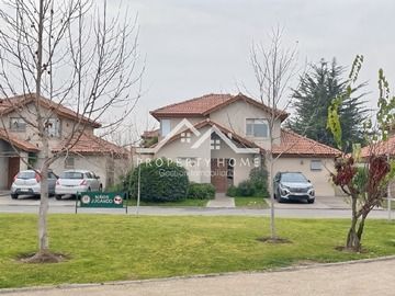 Venta / Casa / Colina